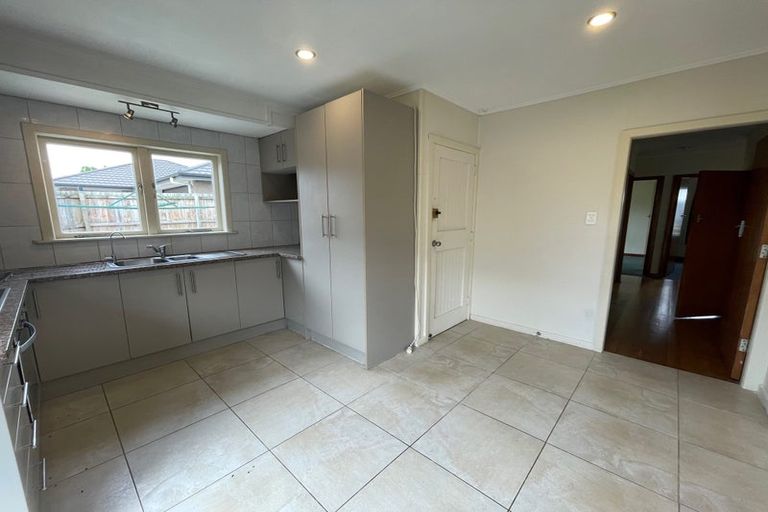 Photo of property in 28 Landon Avenue, Mangere East, Auckland, 2024