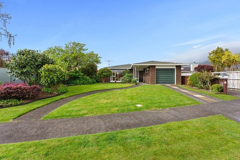 Photo of property in 11 Rewarewa Crescent, Waikanae, 5036