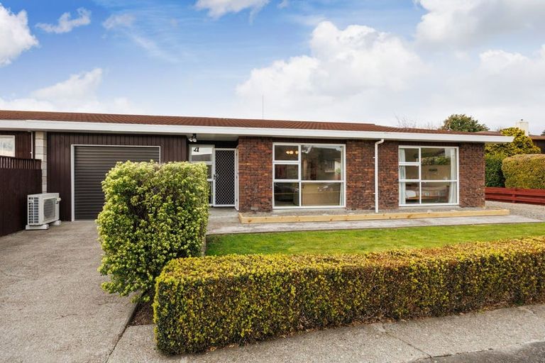 Photo of property in 2 Wharite Place, Awapuni, Palmerston North, 4412
