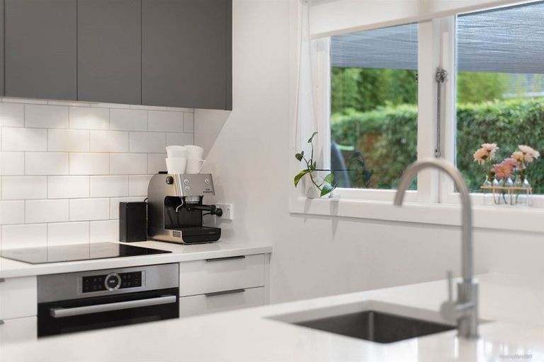 Photo of property in 82 Kervil Avenue, Te Atatu Peninsula, Auckland, 0610