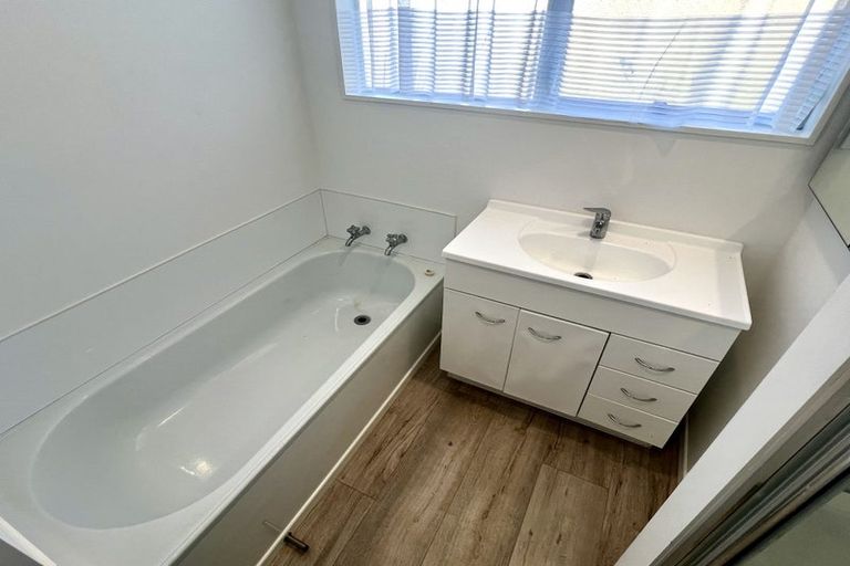 Photo of property in 12 Palliser Place, Milson, Palmerston North, 4414