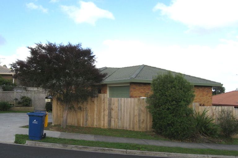 Photo of property in 26 Ginders Drive, Massey, Auckland, 0614