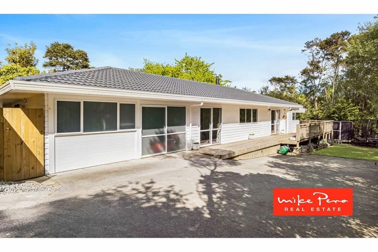 Photo of property in 2/33 Konini Road, Titirangi, Auckland, 0604