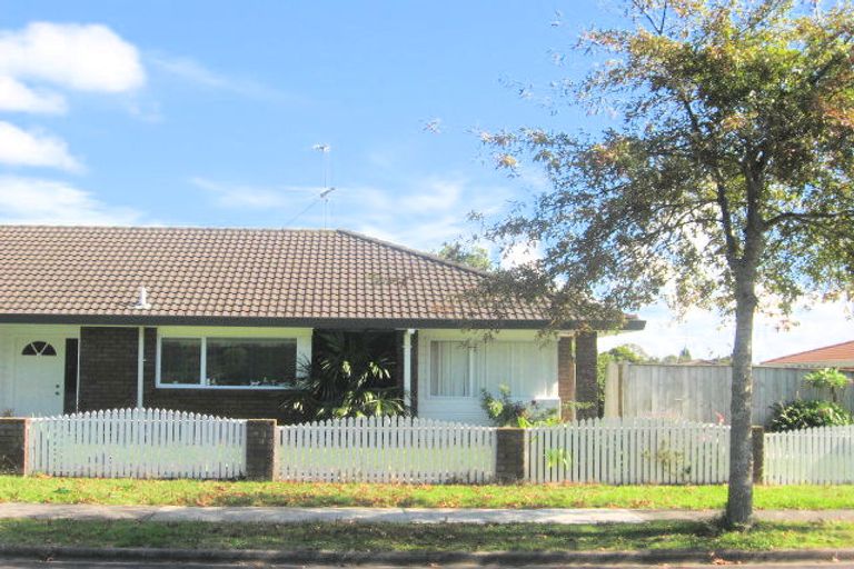 Photo of property in 2 Lochend Place, Highland Park, Auckland, 2010