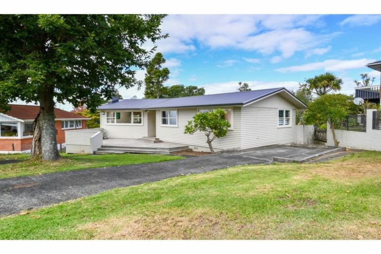 Photo of property in 20 Hartley Terrace, Massey, Auckland, 0614