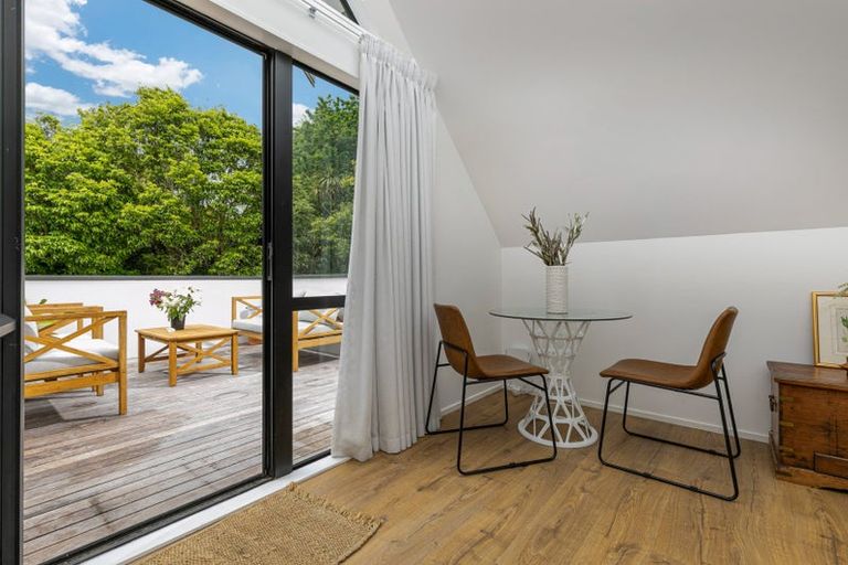 Photo of property in 260a Henderson Valley Road, Henderson, Auckland, 0612