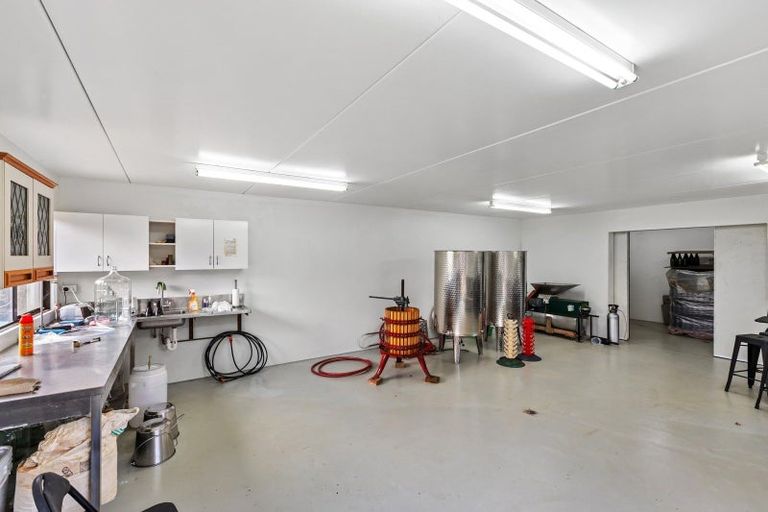 Photo of property in 76 Brick Bay Drive, Sandspit, Warkworth, 0982