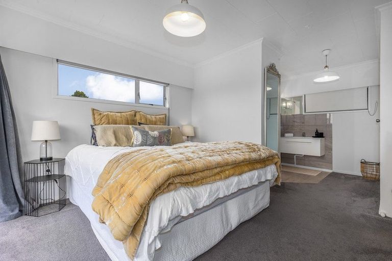Photo of property in 23 Featherston Street, Levin, 5510