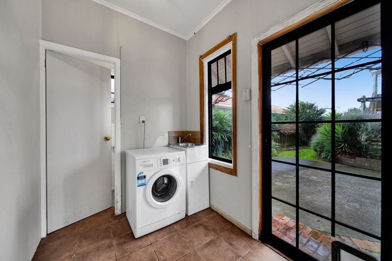 Photo of property in 31 Lyn Street, Lynmouth, New Plymouth, 4310