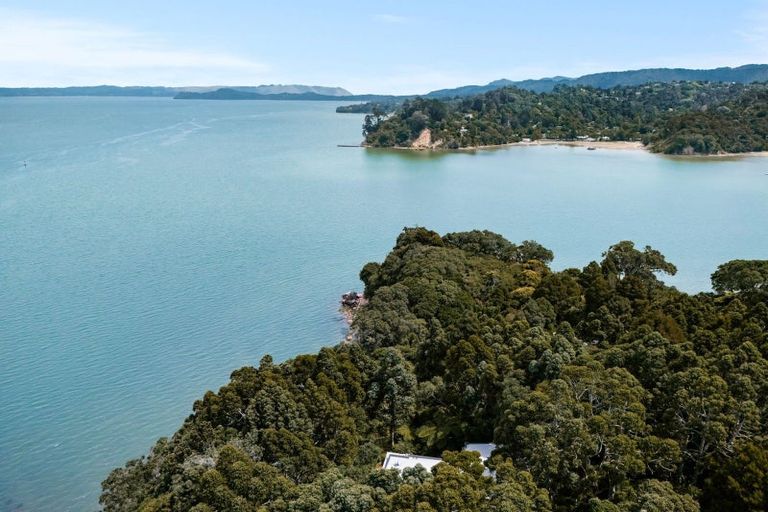 Photo of property in 34 Arapito Road, Titirangi, Auckland, 0604