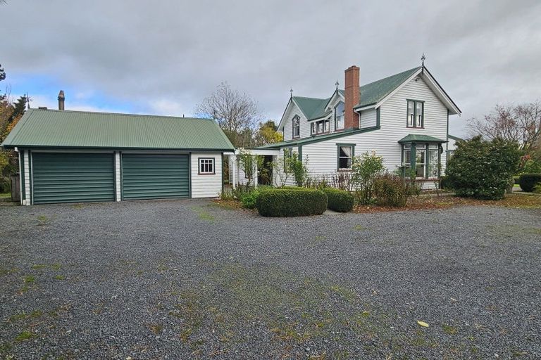 Photo of property in 74 Riverbank Road, Inch Clutha, Kaitangata, 9281
