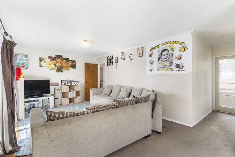 Photo of property in 6 Katrina Place, Massey, Auckland, 0614