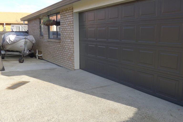 Photo of property in 32 Magnolia Drive, Waiuku, 2123