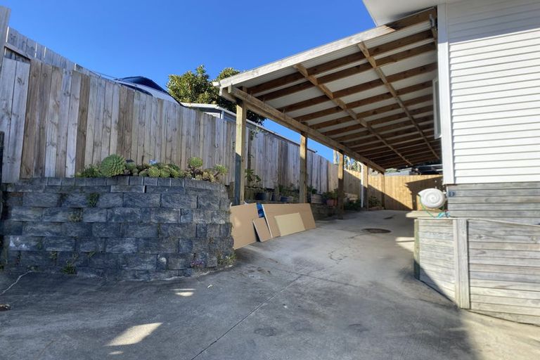 Photo of property in 86d Kelman Road, Kelston, Auckland, 0602
