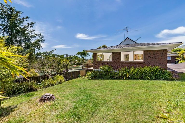 Photo of property in 2/12 Hollyhock Place, Browns Bay, Auckland, 0630