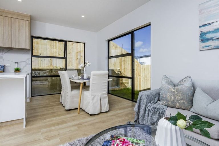Photo of property in 1 Horokaka Street, Massey, Auckland, 0614