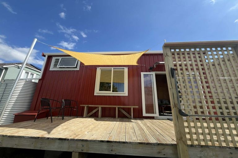 Photo of property in 51 Onewa Road, Northcote, Auckland, 0627