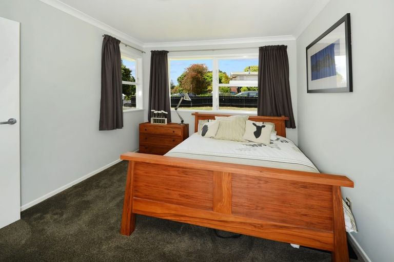 Photo of property in 22 Hatherlow Street, Glenfield, Auckland, 0629