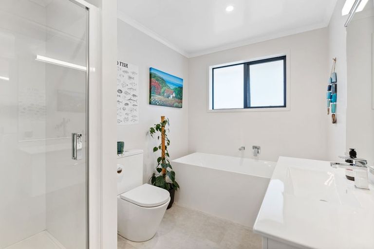 Photo of property in 24 Barbados Way, One Tree Point, 0118