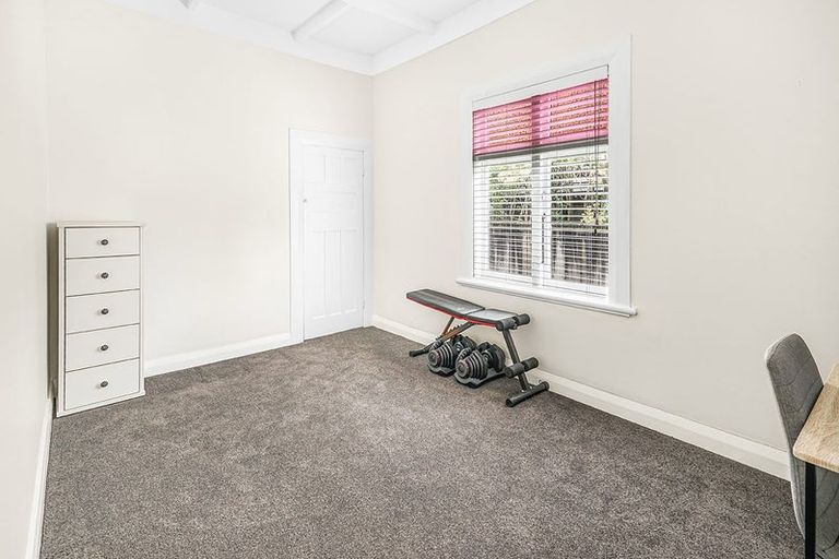 Photo of property in 16 Coates Street, Hamilton East, Hamilton, 3216