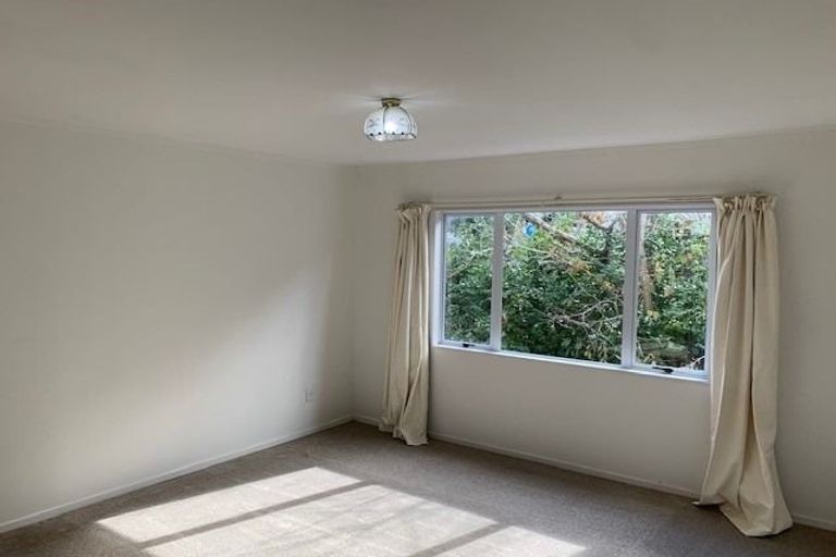 Photo of property in 1/18 Peach Road, Glenfield, Auckland, 0629