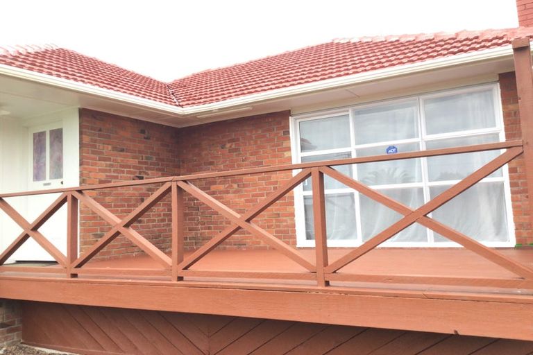 Photo of property in 5 Paton Avenue, Te Atatu South, Auckland, 0610