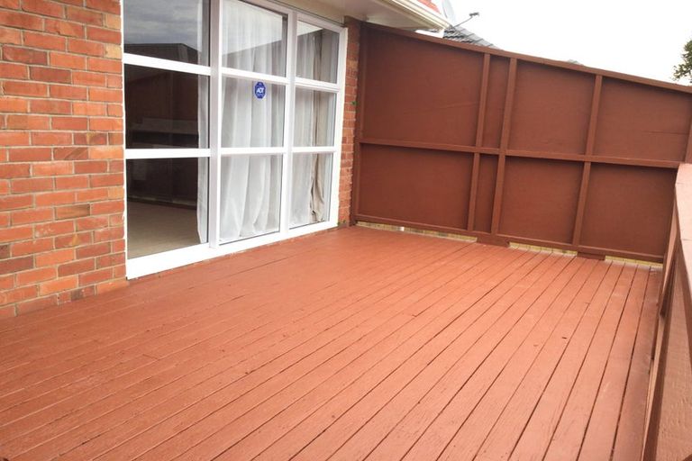 Photo of property in 5 Paton Avenue, Te Atatu South, Auckland, 0610