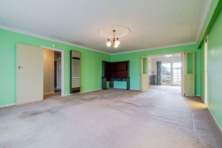 Photo of property in 38 Peters Avenue, Cloverlea, Palmerston North, 4412