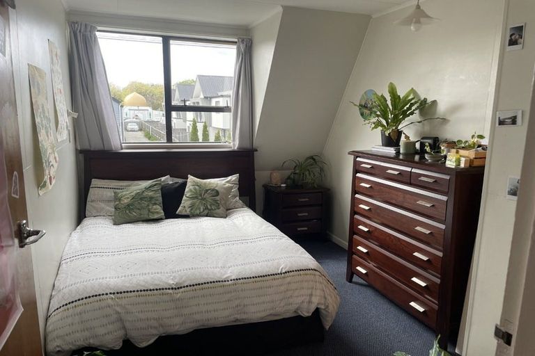 Photo of property in 2/43 Brockworth Place, Riccarton, Christchurch, 8011