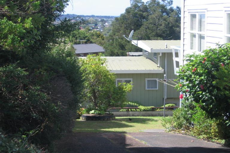 Photo of property in 2/319 Glenfield Road, Glenfield, Auckland, 0629