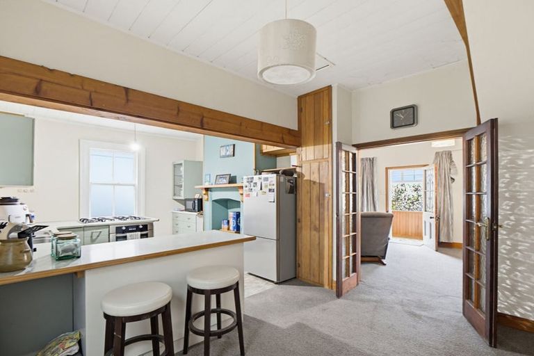 Photo of property in 9 Hawkhurst Road, Lyttelton, 8082