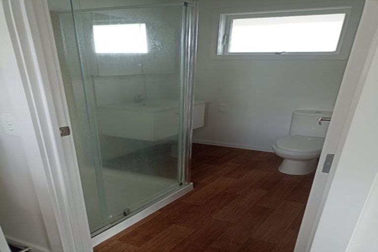 Photo of property in 2/462 East Coast Road, Windsor Park, Auckland, 0630