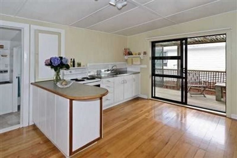 Photo of property in 55 Awaroa Road, Sunnyvale, Auckland, 0612