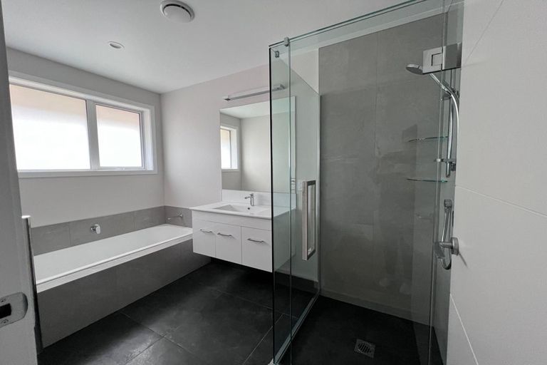 Photo of property in 28c San Priamo Place, Paraparaumu Beach, Paraparaumu, 5032