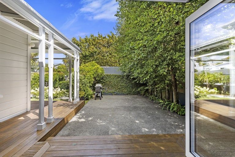 Photo of property in 69 Creswick Terrace, Northland, Wellington, 6012