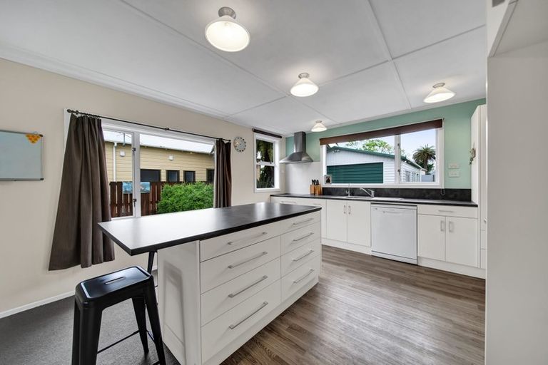 Photo of property in 94 Victoria Street, Hawera, 4610