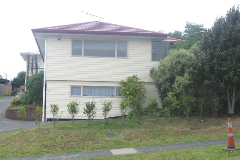 Photo of property in 1/9 Peach Road, Glenfield, Auckland, 0629