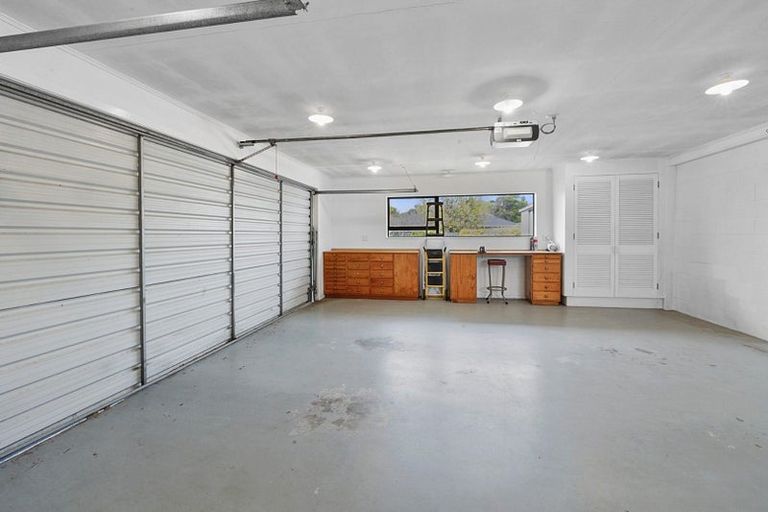 Photo of property in 9 Boulevard Drive, Merrilands, New Plymouth, 4312