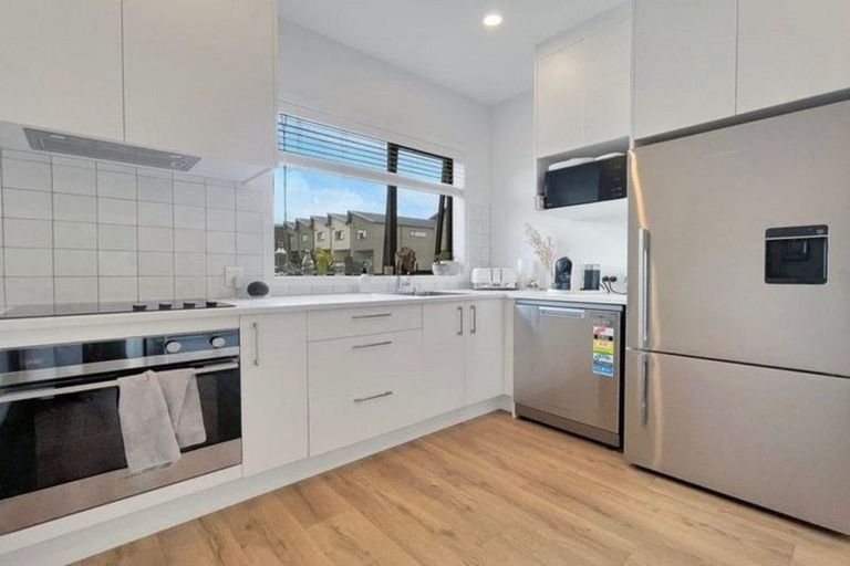Photo of property in 9/28 Westgate Drive, Westgate, Auckland, 0614