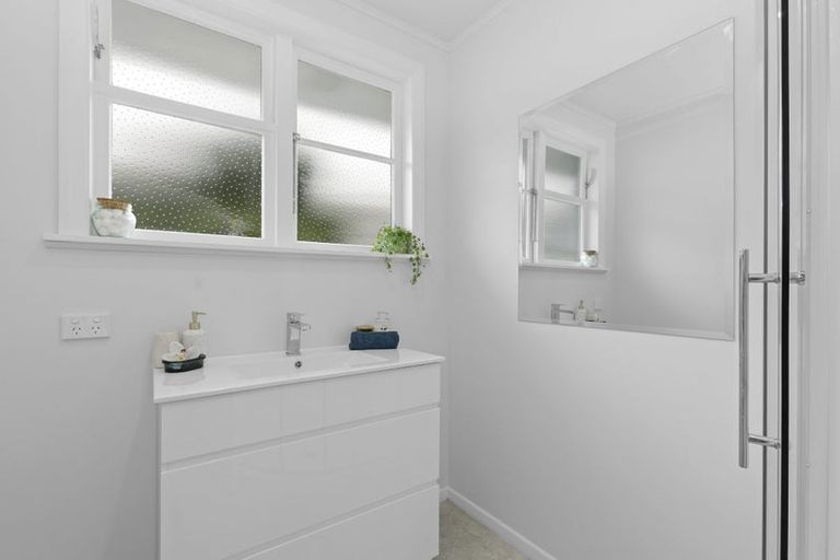 Photo of property in 27 Lees Grove, Wainuiomata, Lower Hutt, 5014