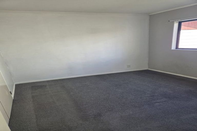 Photo of property in 64 Lavery Place, Sunnynook, Auckland, 0632