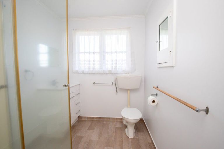 Photo of property in 11 Hayward Road, Ngatea, 3503