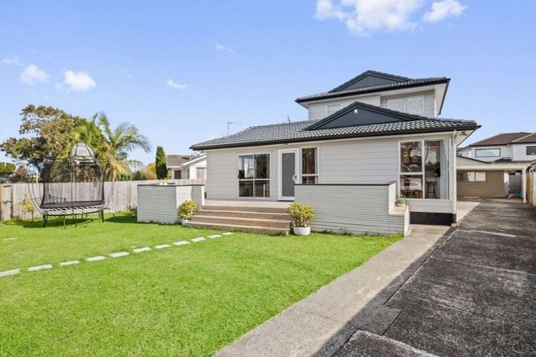 Photo of property in 22 Fiesta Drive, Half Moon Bay, Auckland, 2012