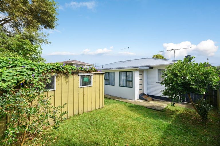 Photo of property in 44 Kohekohe Street, New Lynn, Auckland, 0600