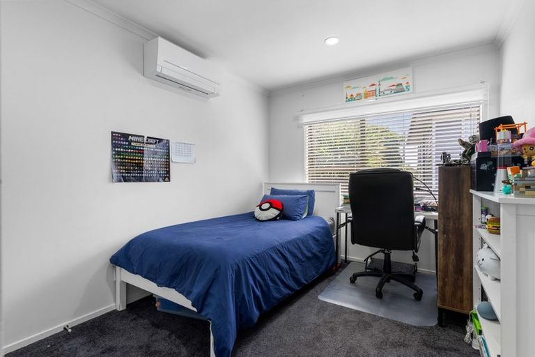 Photo of property in 2/36 Browns Bay Road, Rothesay Bay, Auckland, 0630