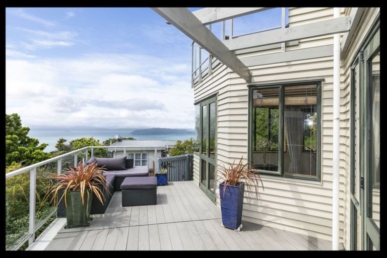 Photo of property in 15a Waru Street, Khandallah, Wellington, 6035