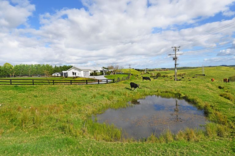 Photo of property in 7 Mountain Road, Kaiwaka, Maungaturoto, 0587