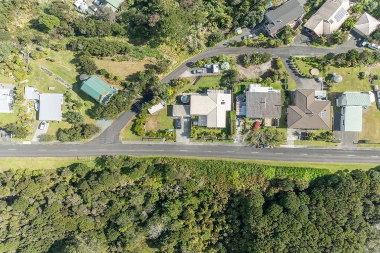 Photo of property in 16 Rangikapiti Road, Coopers Beach, 0420
