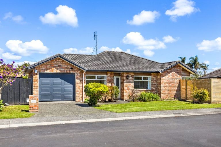 Photo of property in 11 Francis Skinner Place, Orewa, 0931
