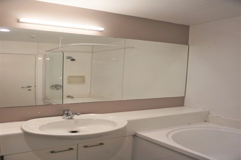 Photo of property in St James Courts, 4/77 Gloucester Street, Christchurch Central, Christchurch, 8013